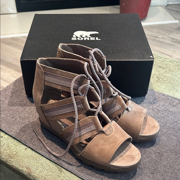 Sorel Women’s Joanie II Lace Wedge Sandals Taupe Brown Size 9.5 - Picture 2 of 7